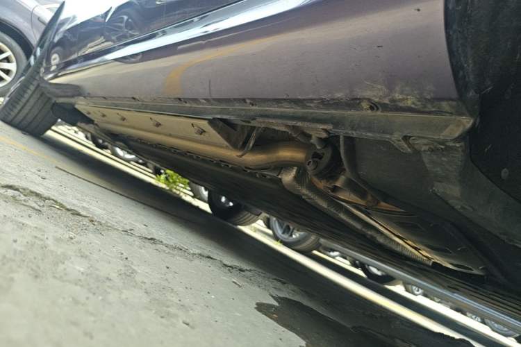 Used Hima AITO M5 2025 Extended-Range Ultra All-Wheel-Drive Version Right Side Sill