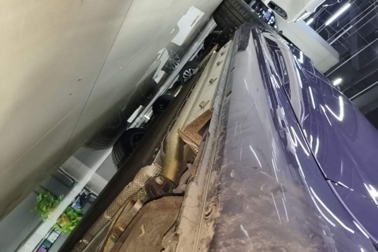Used Hima AITO M5 2025 Extended-Range Ultra All-Wheel-Drive Version Right Side Sill