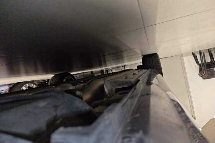 Used Hima AITO M5 2025 Extended-Range Ultra All-Wheel-Drive Version Right Side Sill