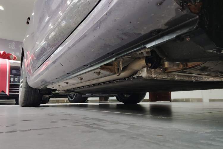 Used Hima AITO M5 2025 Extended-Range Ultra All-Wheel-Drive Version Right Side Sill