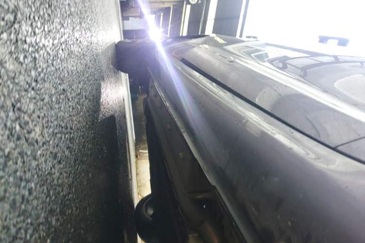 Used Hima AITO M5 2025 Extended-Range Ultra All-Wheel-Drive Version Right Side Sill