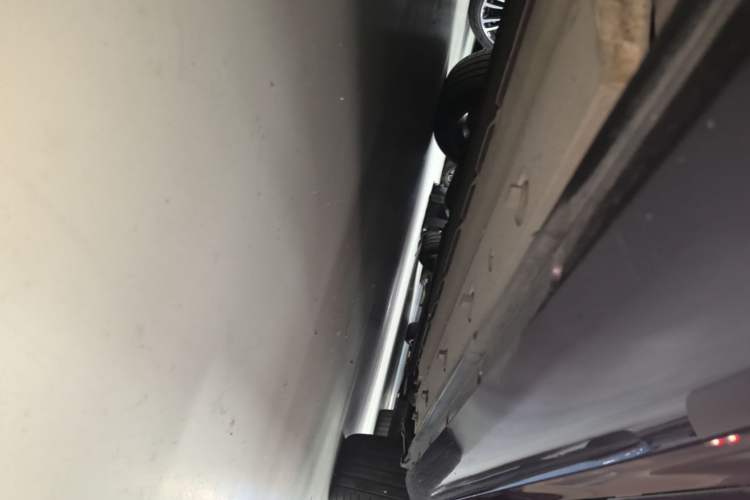Used Hima AITO M5 2025 Extended-Range Ultra All-Wheel-Drive Version Right Side Sill