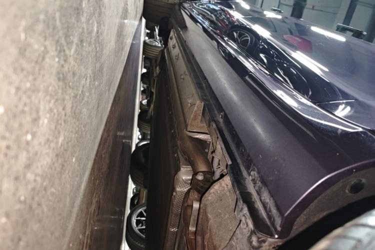 Used Hima AITO M5 2025 Extended-Range Ultra All-Wheel-Drive Version Right Side Sill
