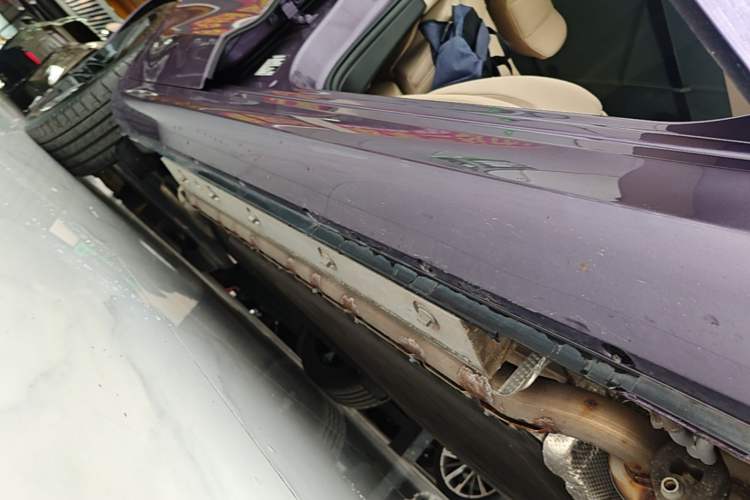 Used Hima AITO M5 2025 Extended-Range Ultra All-Wheel-Drive Version Right Side Sill