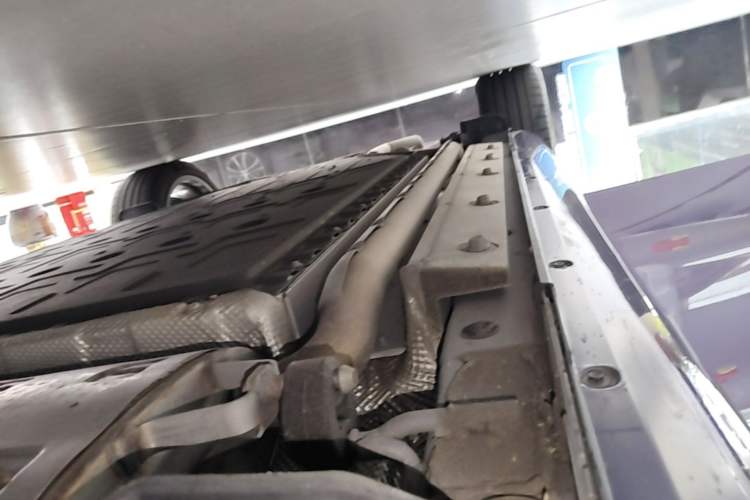Used Hima AITO M5 2025 Extended-Range Ultra All-Wheel-Drive Version Right Side Sill