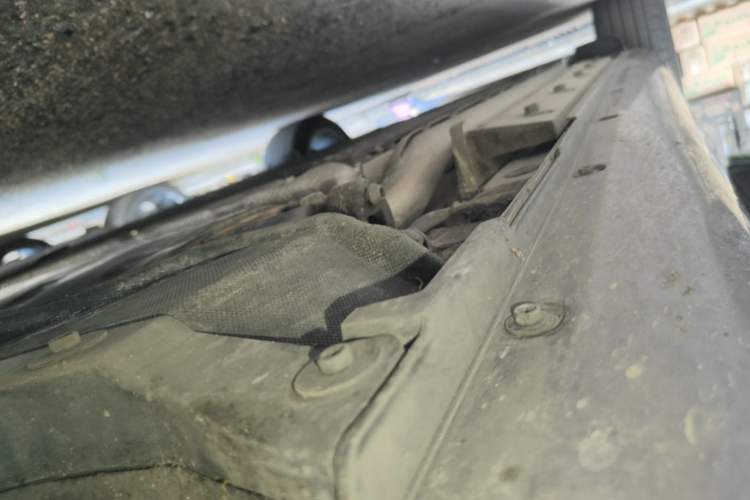 Used Hima AITO M5 2025 Extended-Range Ultra All-Wheel-Drive Version Right Side Sill