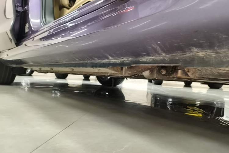 Used Hima AITO M5 2025 Extended-Range Ultra All-Wheel-Drive Version Right Side Sill