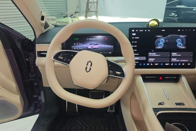 Used Hima AITO M5 2025 Extended-Range Ultra All-Wheel-Drive Version Steering Wheel