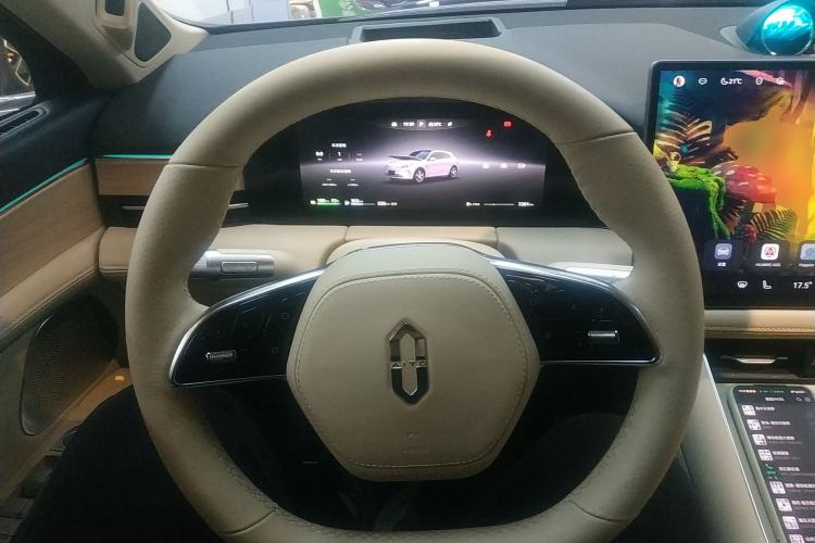 Used Hima AITO M5 2025 Extended-Range Ultra All-Wheel-Drive Version Steering Wheel