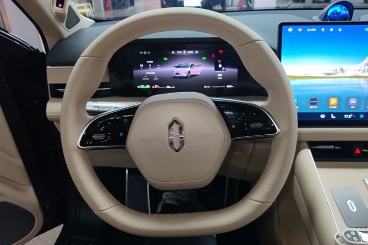 Used Hima AITO M5 2025 Extended-Range Ultra All-Wheel-Drive Version Steering Wheel