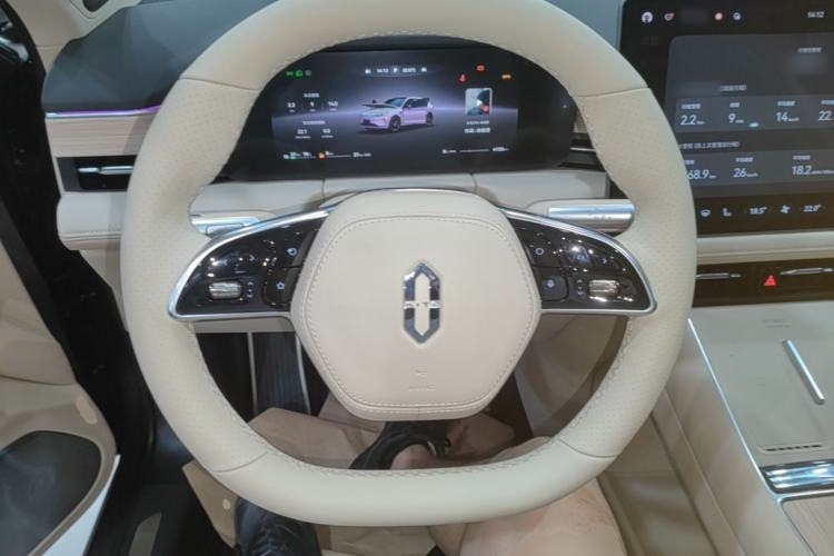 Used Hima AITO M5 2025 Extended-Range Ultra All-Wheel-Drive Version Steering Wheel
