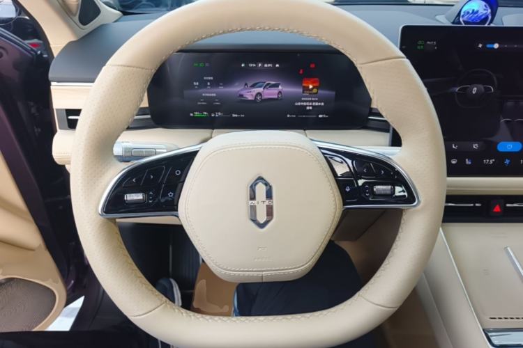 Used Hima AITO M5 2025 Extended-Range Ultra All-Wheel-Drive Version Steering Wheel