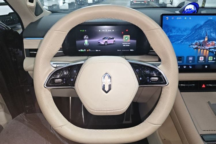 Used Hima AITO M5 2025 Extended-Range Ultra All-Wheel-Drive Version Steering Wheel