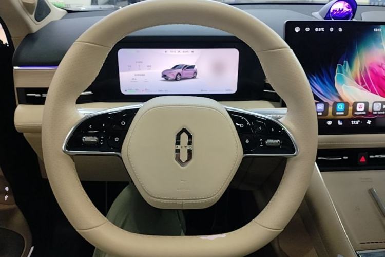 Used Hima AITO M5 2025 Extended-Range Ultra All-Wheel-Drive Version Steering Wheel