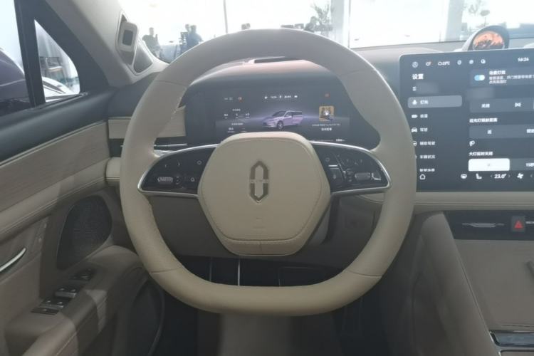 Used Hima AITO M5 2025 Extended-Range Ultra All-Wheel-Drive Version Steering Wheel