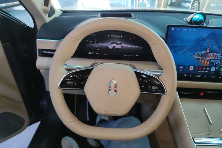 Used Hima AITO M5 2025 Extended-Range Ultra All-Wheel-Drive Version Steering Wheel
