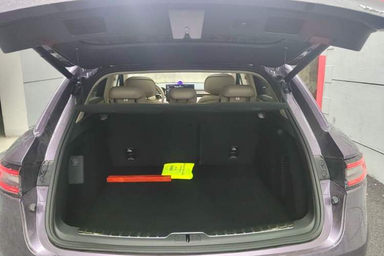 Used Hima AITO M5 2025 Extended-Range Ultra All-Wheel-Drive Version Trunk