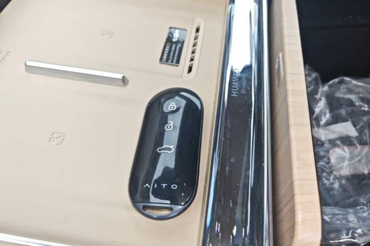 Used Hima AITO M5 2025 Extended-Range Ultra All-Wheel-Drive Version Vehicle Key