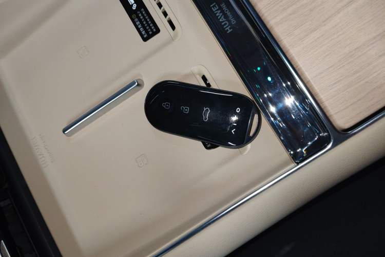 Used Hima AITO M5 2025 Extended-Range Ultra All-Wheel-Drive Version Vehicle Key
