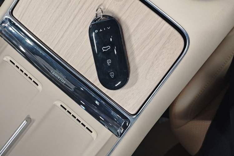 Used Hima AITO M5 2025 Extended-Range Ultra All-Wheel-Drive Version Vehicle Key