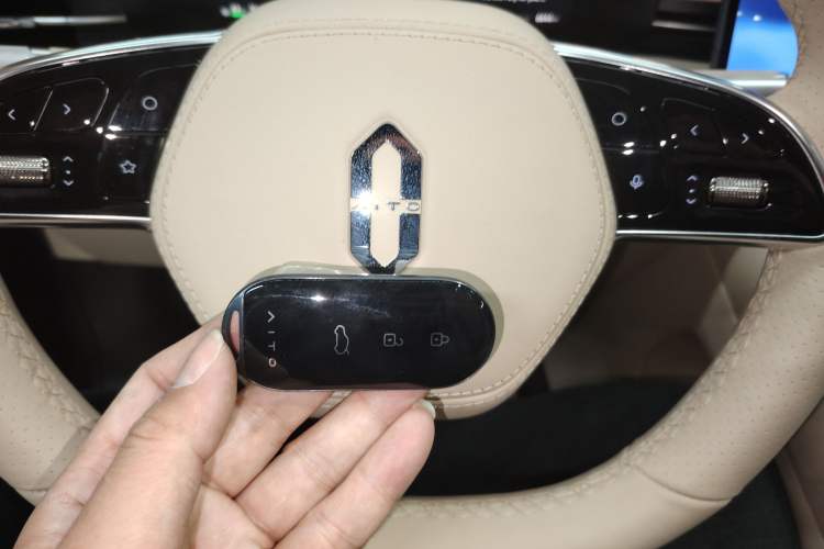 Used Hima AITO M5 2025 Extended-Range Ultra All-Wheel-Drive Version Vehicle Key