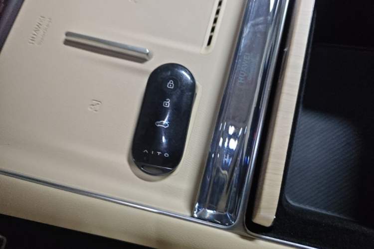 Used Hima AITO M5 2025 Extended-Range Ultra All-Wheel-Drive Version Vehicle Key