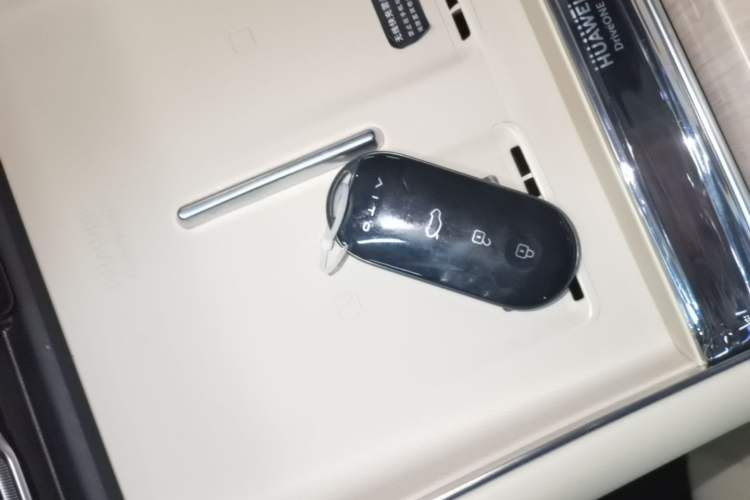 Used Hima AITO M5 2025 Extended-Range Ultra All-Wheel-Drive Version Vehicle Key