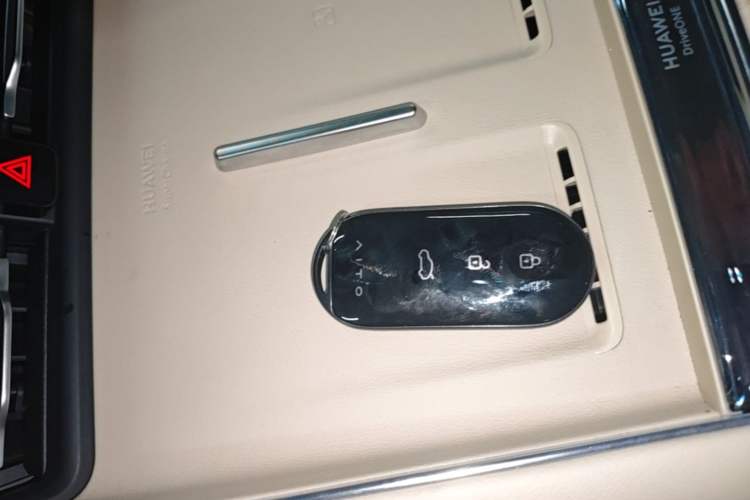 Used Hima AITO M5 2025 Extended-Range Ultra All-Wheel-Drive Version Vehicle Key