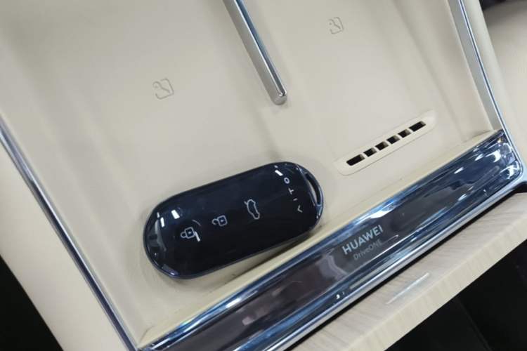 Used Hima AITO M5 2025 Extended-Range Ultra All-Wheel-Drive Version Vehicle Key