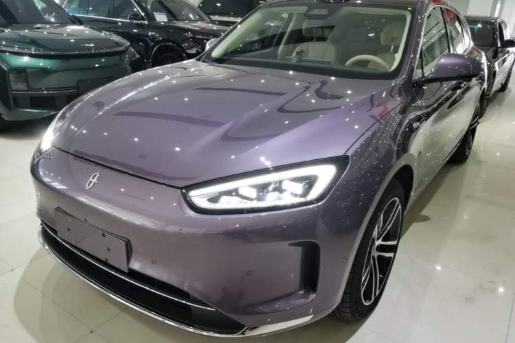 Hima AITO M5 2025 Extended-Range Ultra All-Wheel-Drive Version