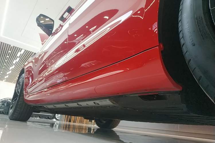 Used Hima AITO M5 2025 Extended-Range Ultra All-Wheel-Drive Version Left Side Sill