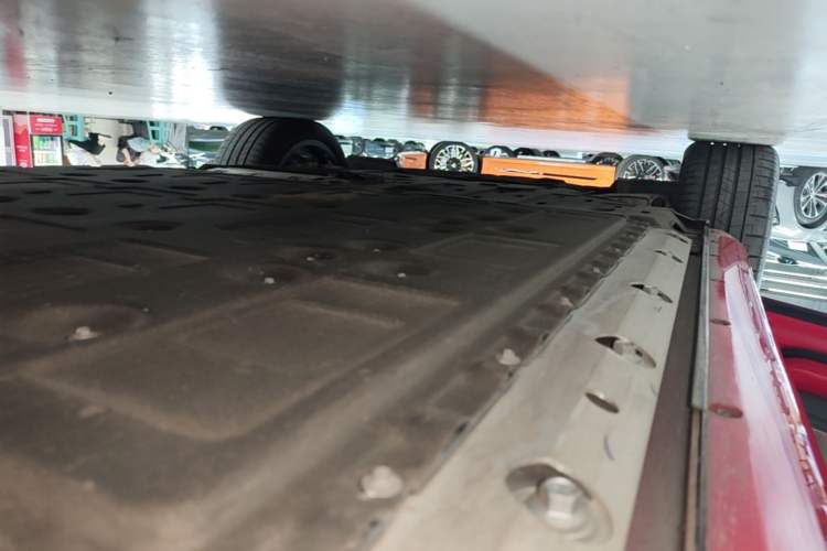 Used Hima AITO M5 2025 Extended-Range Ultra All-Wheel-Drive Version Left Side Sill