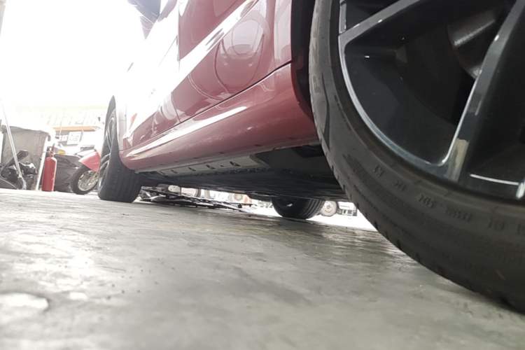 Used Hima AITO M5 2025 Extended-Range Ultra All-Wheel-Drive Version Left Side Sill