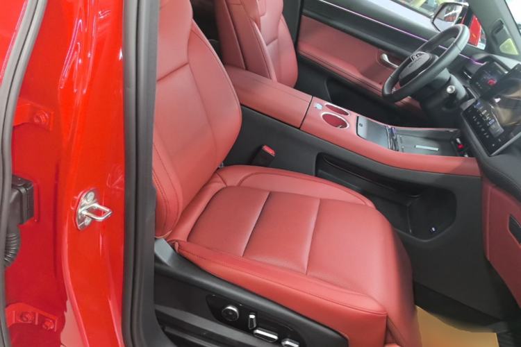 Used Hima AITO M5 2025 Extended-Range Ultra All-Wheel-Drive Version Right Front Seat