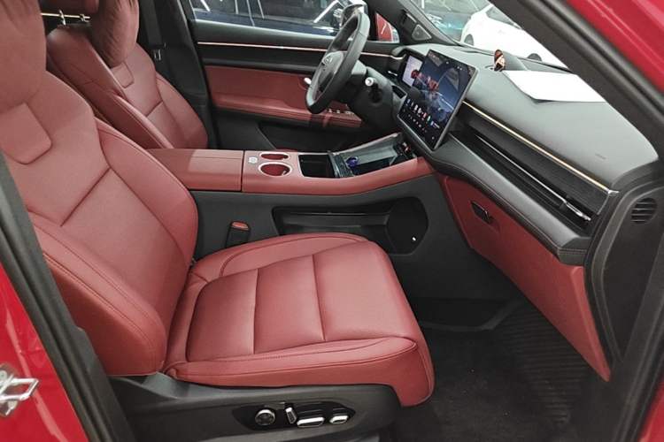 Used Hima AITO M5 2025 Extended-Range Ultra All-Wheel-Drive Version Right Front Seat