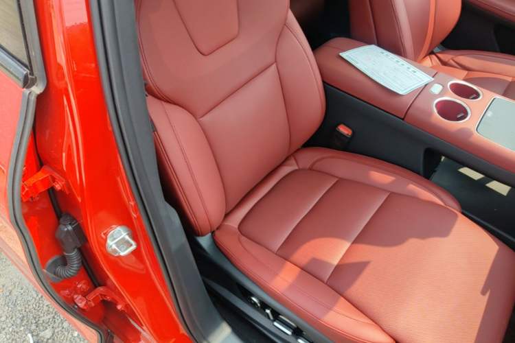 Used Hima AITO M5 2025 Extended-Range Ultra All-Wheel-Drive Version Right Front Seat