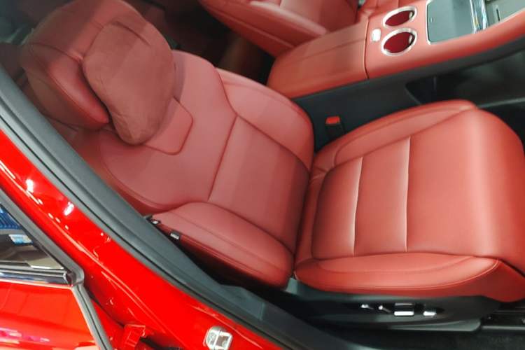 Used Hima AITO M5 2025 Extended-Range Ultra All-Wheel-Drive Version Right Front Seat