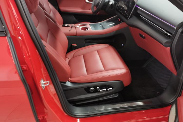 Used Hima AITO M5 2025 Extended-Range Ultra All-Wheel-Drive Version Right Front Seat