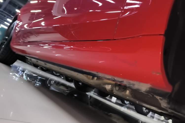 Used Hima AITO M5 2025 Extended-Range Ultra All-Wheel-Drive Version Right Side Sill