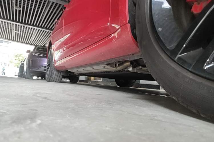 Used Hima AITO M5 2025 Extended-Range Ultra All-Wheel-Drive Version Right Side Sill