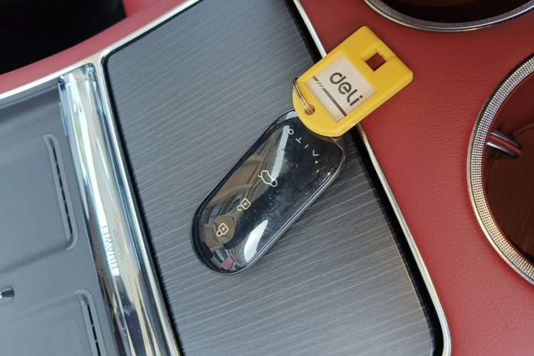 Used Hima AITO M5 2025 Extended-Range Ultra All-Wheel-Drive Version Vehicle Key