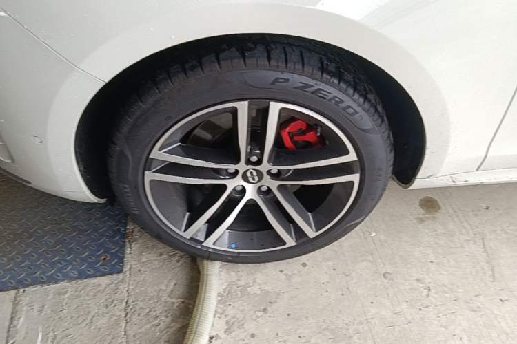 Used Hima AITO M5 2025 All-Electric Ultra Rear-Wheel-Drive Version Left Front Wheel Hub