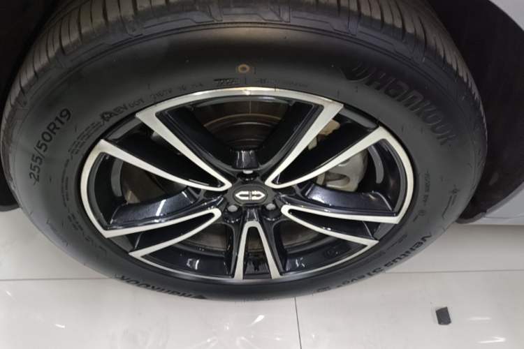 Used Hima AITO M5 2025 Extended-Range Ultra Rear-Wheel-Drive Version Left Front Wheel Hub