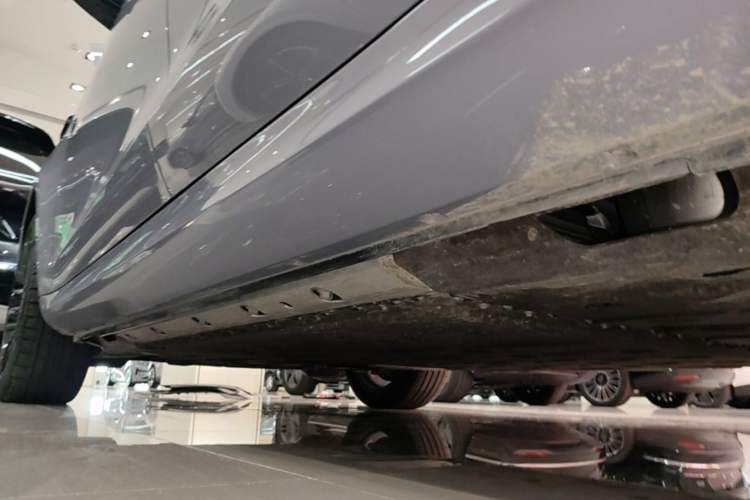 Used Hima AITO M5 2025 Extended-Range Ultra All-Wheel-Drive Version Left Side Sill