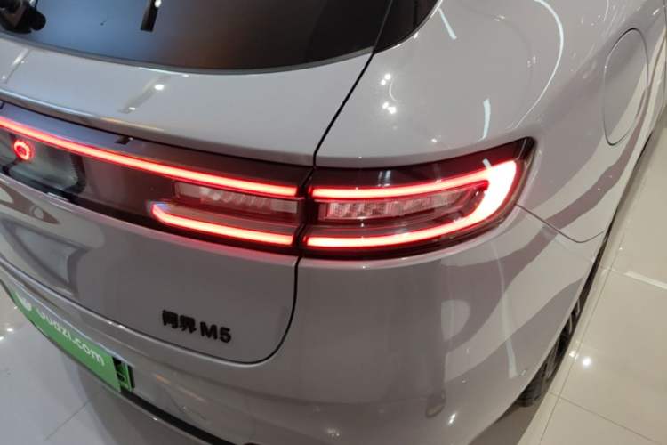 Used Hima AITO M5 2025 Extended-Range Ultra All-Wheel-Drive Version Right Rear Taillight