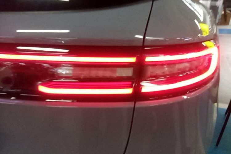 Used Hima AITO M5 2025 All-Electric Ultra Rear-Wheel-Drive Version Right Rear Taillight