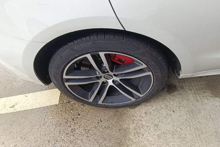 Used Hima AITO M5 2025 All-Electric Ultra Rear-Wheel-Drive Version Right Rear Wheel Hub
