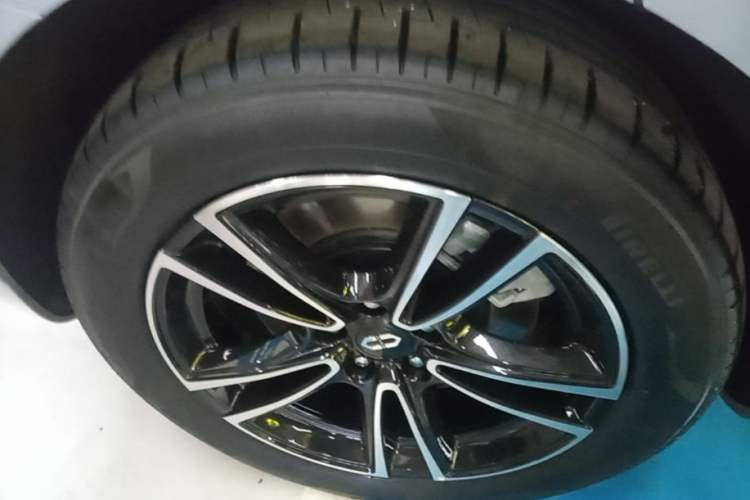 Used Hima AITO M5 2025 All-Electric Ultra Rear-Wheel-Drive Version Right Rear Wheel Hub