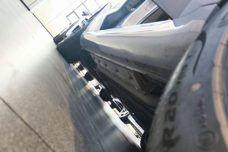 Used Hima AITO M5 2025 Extended-Range Ultra All-Wheel-Drive Version Right Side Sill