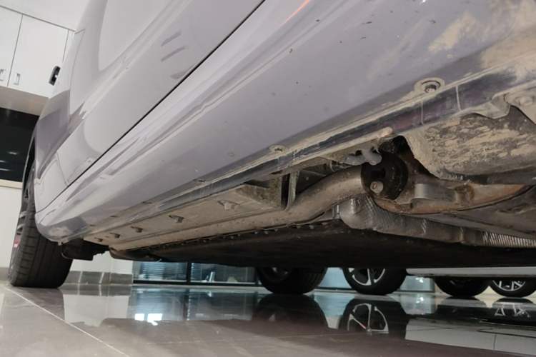 Used Hima AITO M5 2025 Extended-Range Ultra All-Wheel-Drive Version Right Side Sill